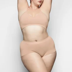 SOFT SMOOTHING SEAMLESS BOY SHORT | CLAY