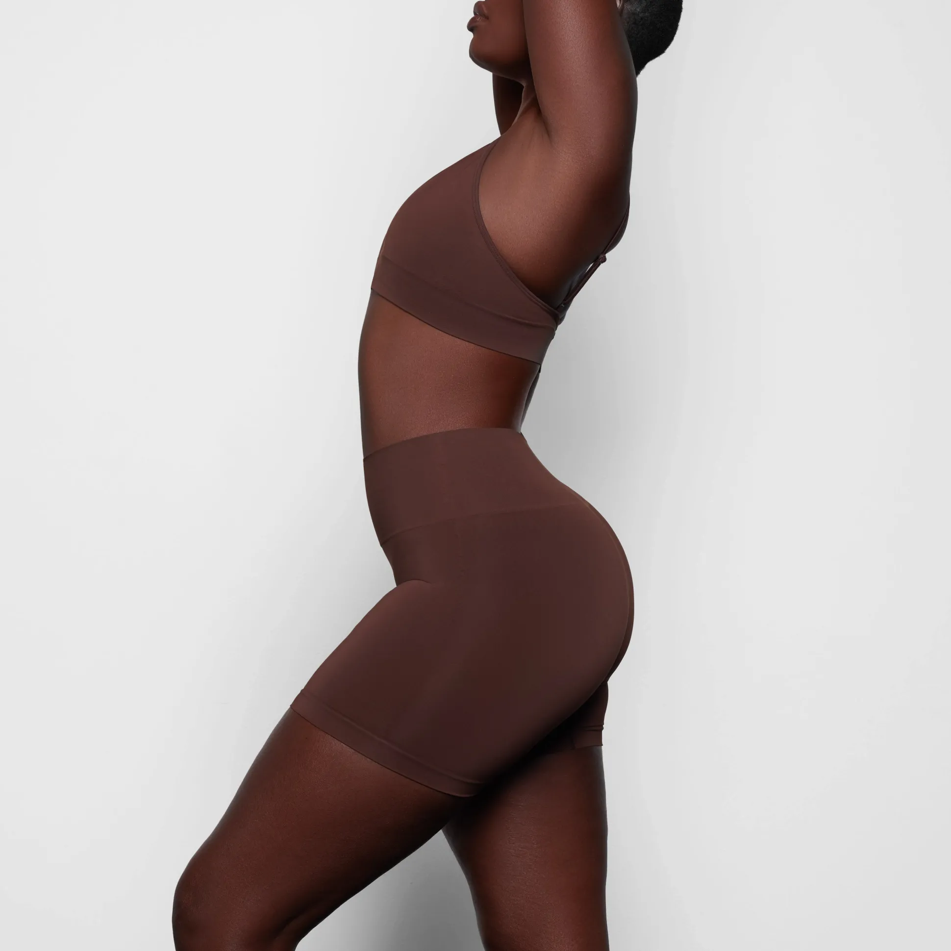 SOFT SMOOTHING SEAMLESS SHORT | COCOA