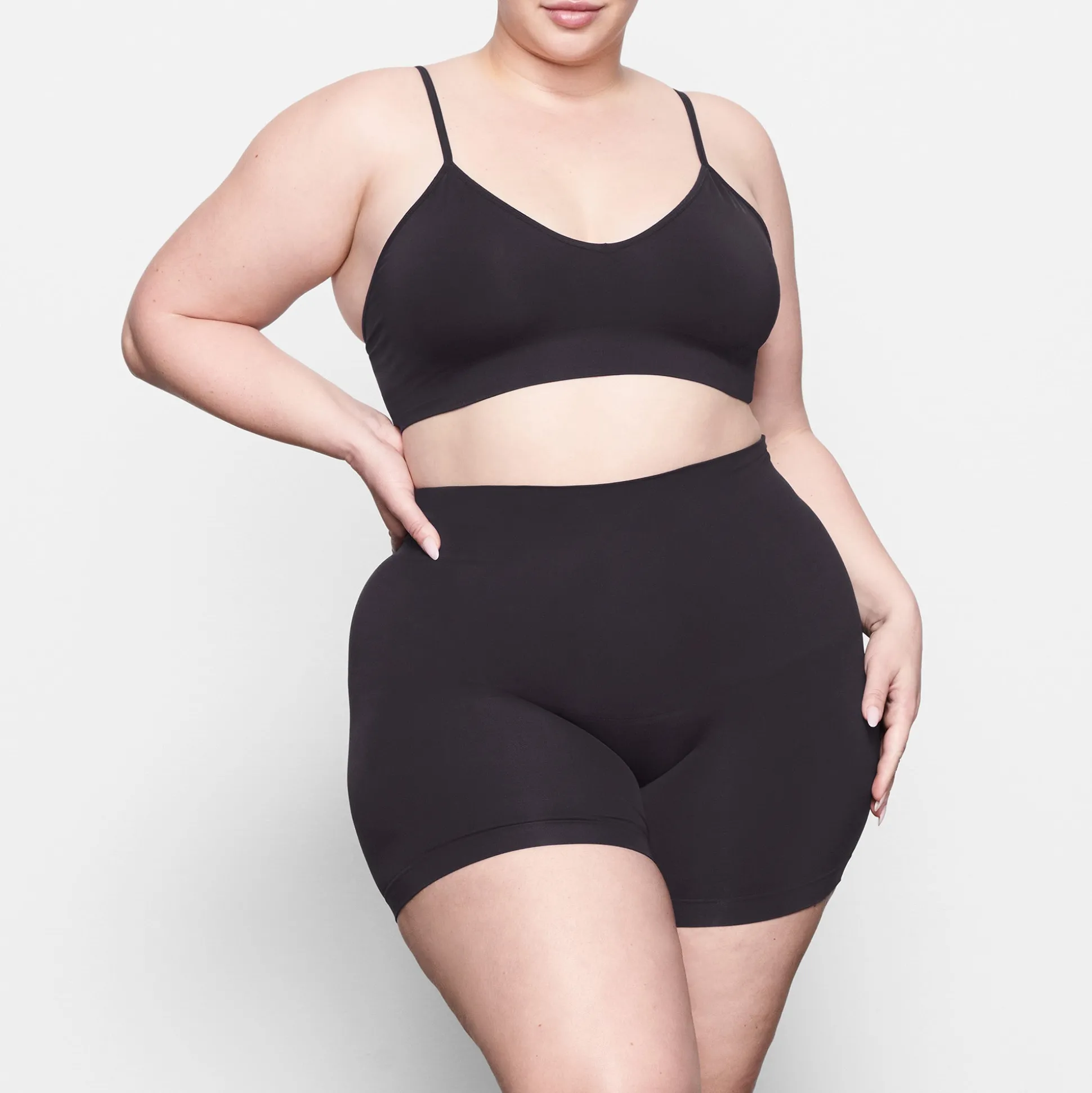 SOFT SMOOTHING SEAMLESS SHORT | ONYX
