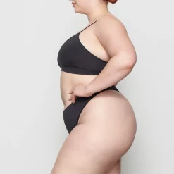 SOFT SMOOTHING SEAMLESS THONG | ONYX