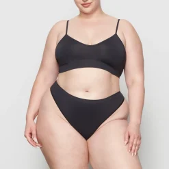 SOFT SMOOTHING SEAMLESS THONG | ONYX