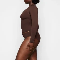 SOFT SMOOTHING SEAMLESS TURTLENECK TOP | COCOA