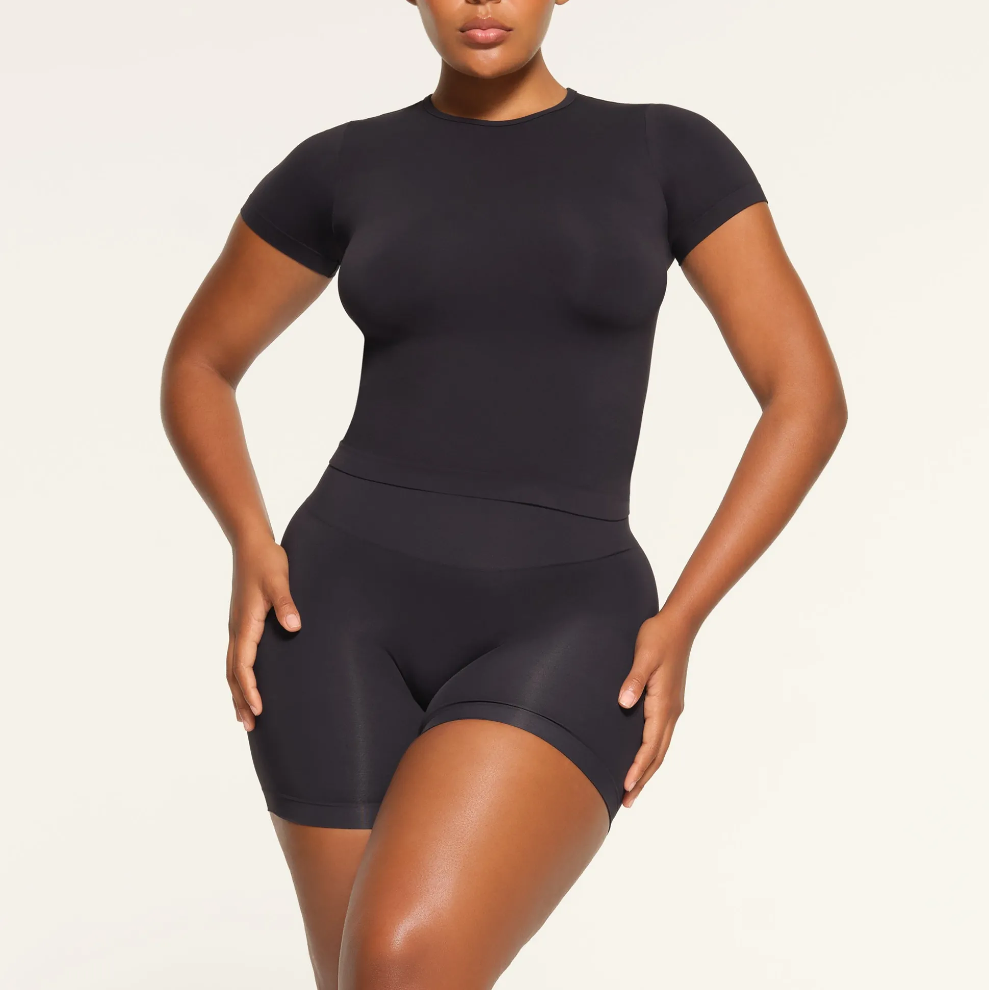 SOFT SMOOTHING SEAMLESS T-SHIRT | GRAPHITE
